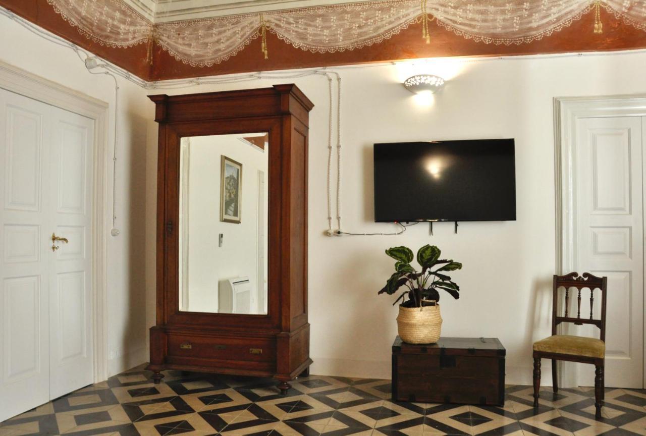 Family Room,1031808283:JPEG